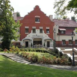 فندق Wieliczka يضم غرف وشقق ومطعم ومؤتمرات ترفيهية في بولندا