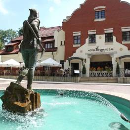 فندق Wieliczka يضم غرف وشقق ومطعم ومؤتمرات ترفيهية في بولندا